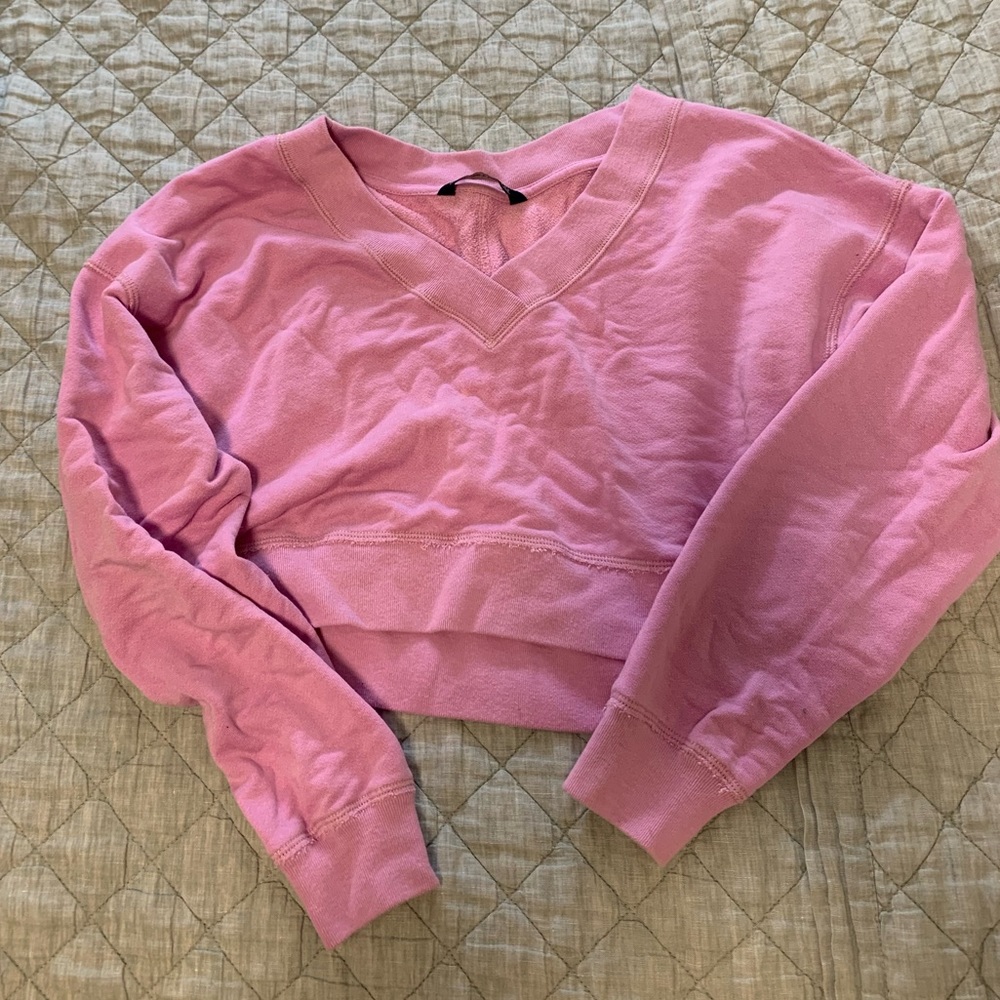 Cropped light pink sweatshirt